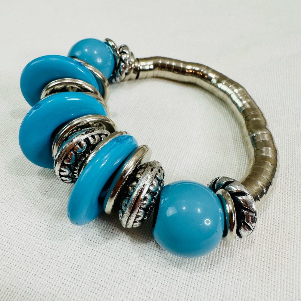 💚 SILVER TONE AQUA BLUE BEADED BOHO CHIC STRETCH BRACELET NWOT FASHION GLAM 🩵 - Picture 6 of 8